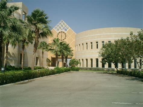 مكتبة في جدة